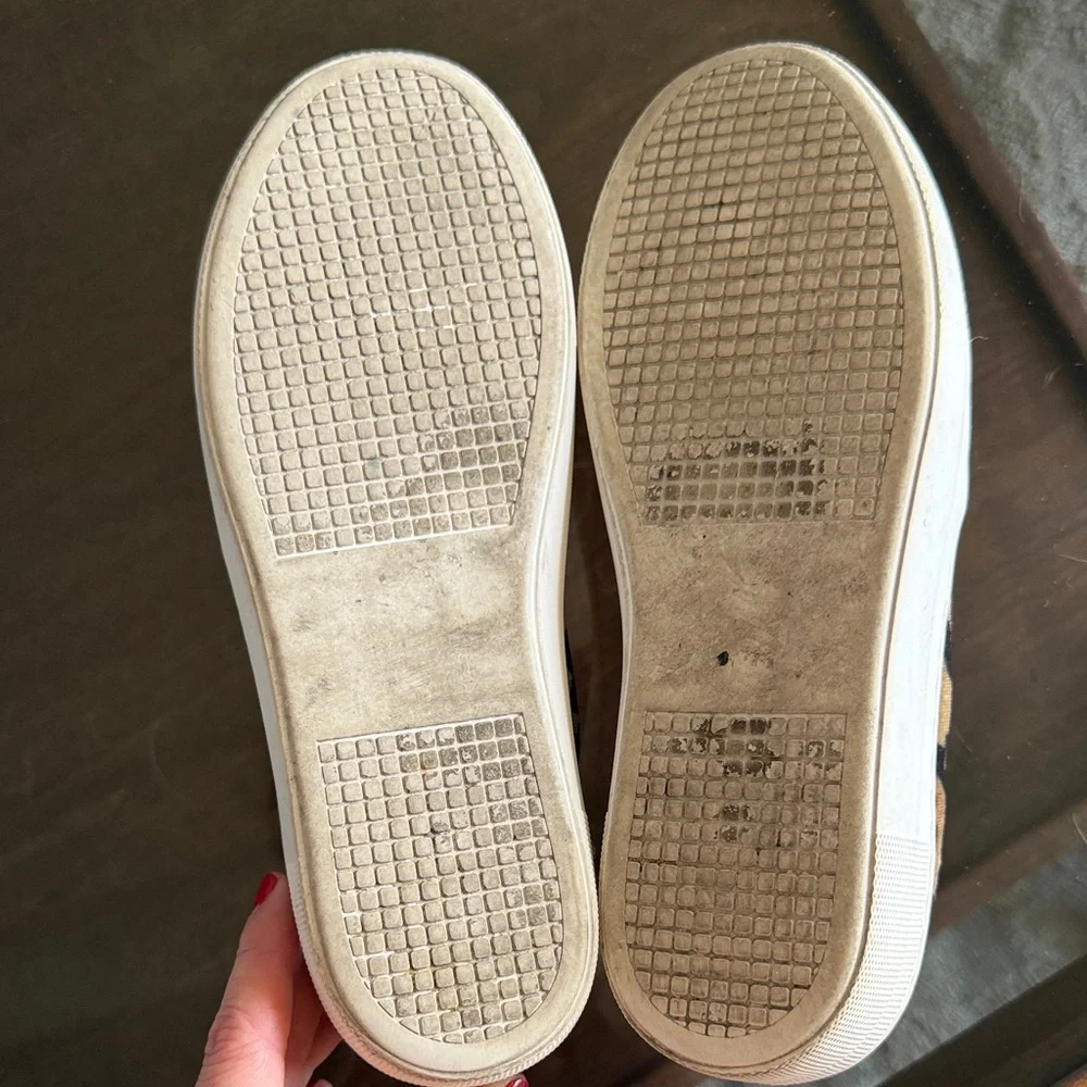 Steve Madden white cushioned